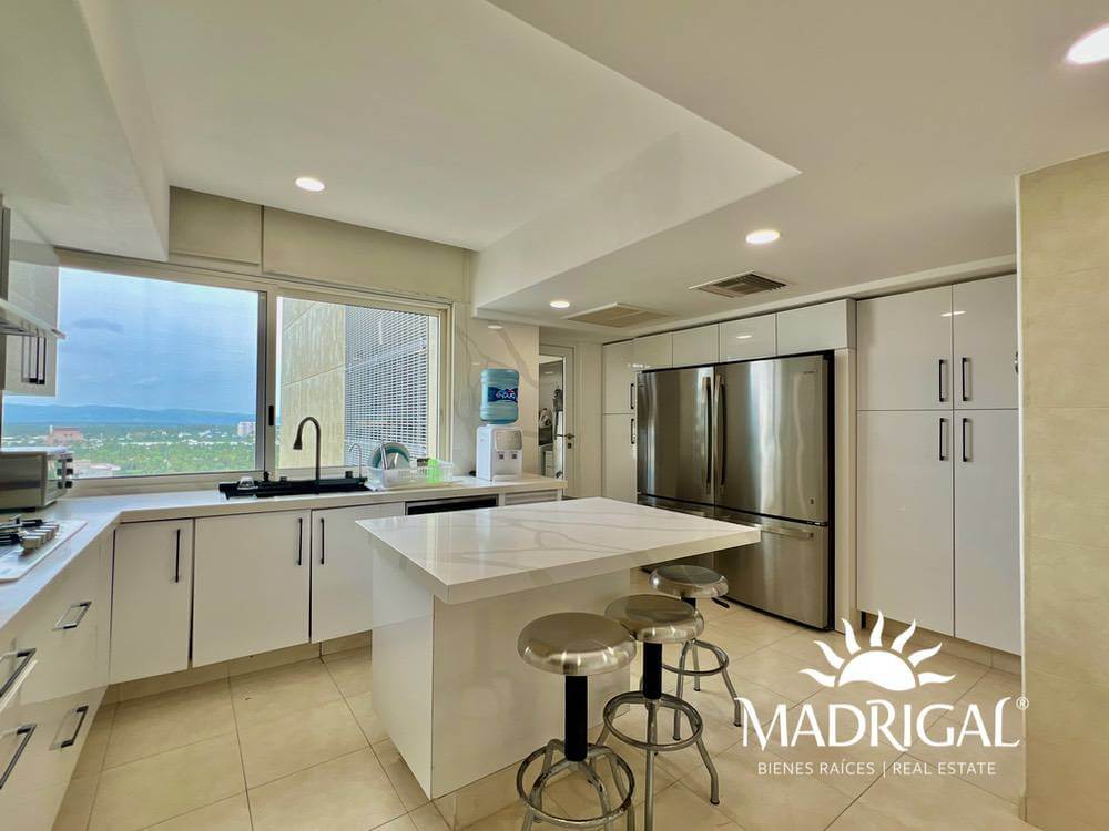 Playamar Diamante |exclusivo Departamento en Venta de Cuatro Recámaras Frente Al Mar en Playa Diamante