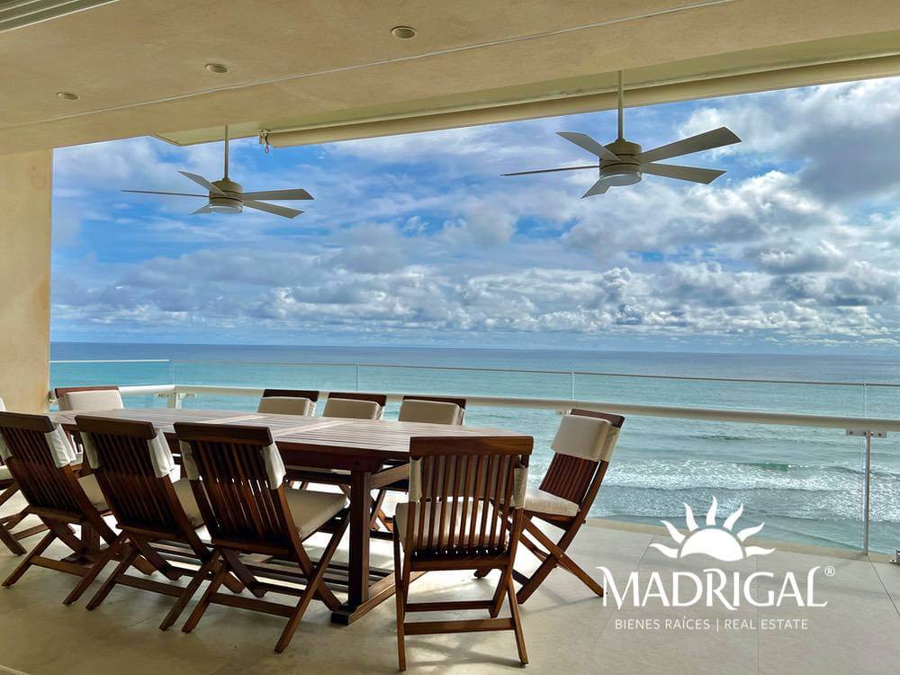 Playamar Diamante |exclusivo Departamento en Venta de Cuatro Recámaras Frente Al Mar en Playa Diamante