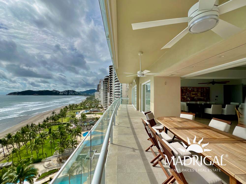 Playamar Diamante |exclusivo Departamento en Venta de Cuatro Recámaras Frente Al Mar en Playa Diamante