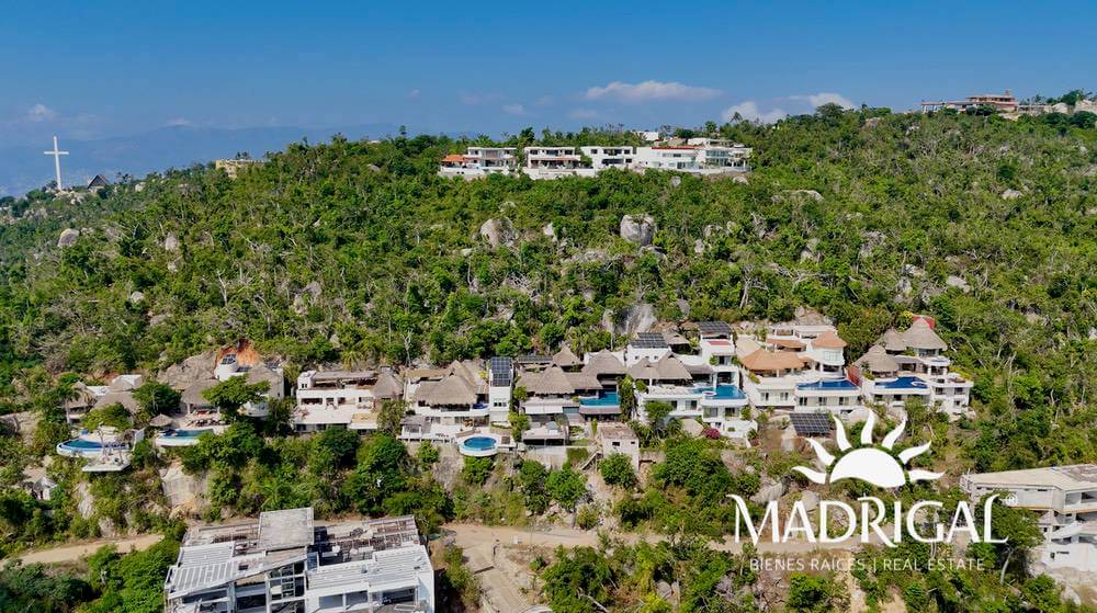 Cascada de la Cima | Exclusiva villa con techos de palapa y excelente vista a Playa Diamante