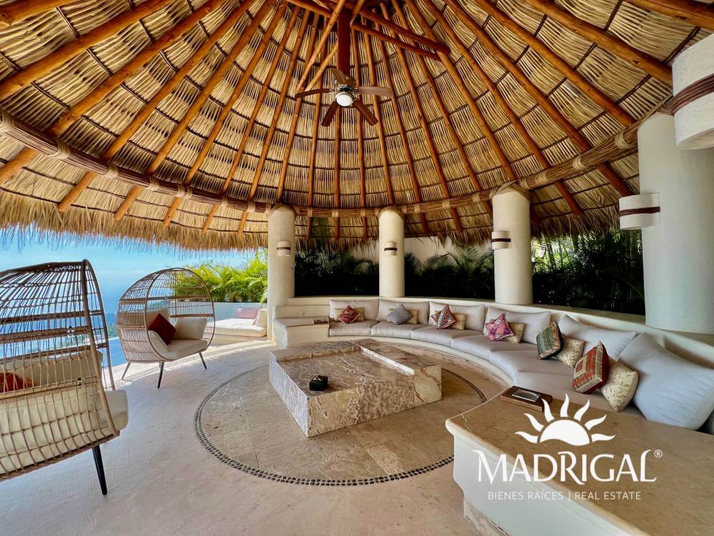 Cascada de la Cima | Exclusiva villa con techos de palapa y excelente vista a Playa Diamante