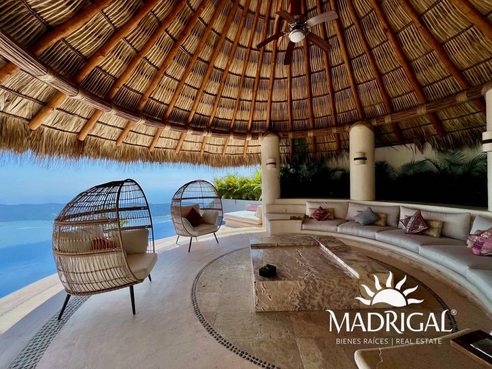 Cascada de la Cima | Exclusiva villa con techos de palapa y excelente vista a Playa Diamante