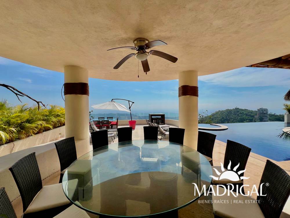 Cascada de la Cima | Exclusiva villa con techos de palapa y excelente vista a Playa Diamante
