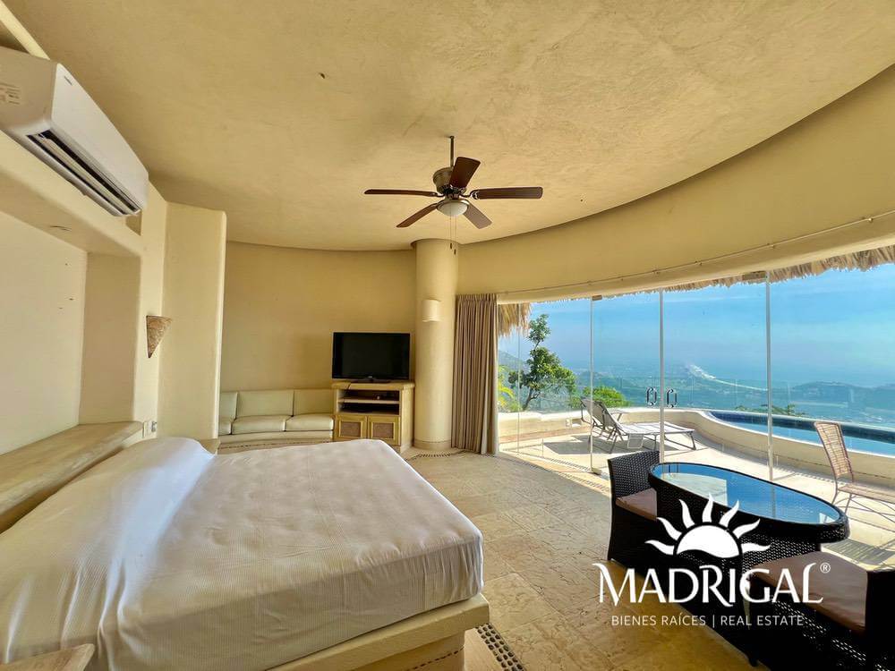 Cascada de la Cima | Exclusiva villa con techos de palapa y excelente vista a Playa Diamante