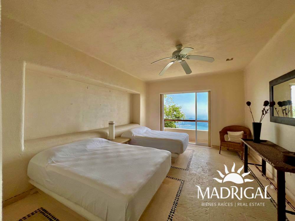 Cascada de la Cima | Exclusiva villa con techos de palapa y excelente vista a Playa Diamante