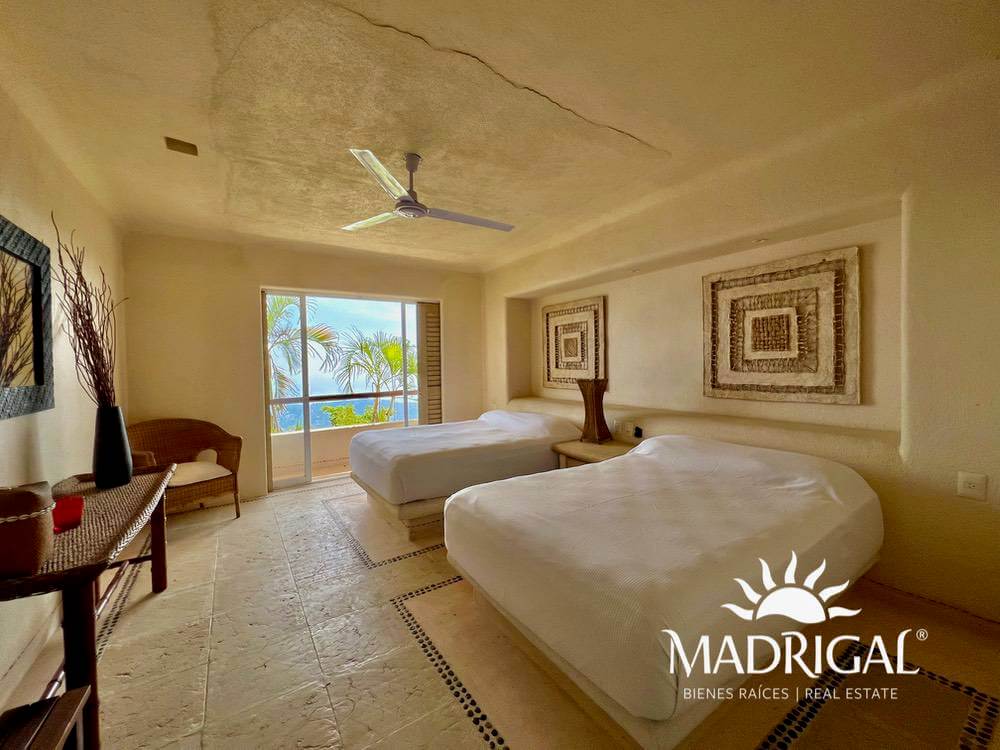 Cascada de la Cima | Exclusiva villa con techos de palapa y excelente vista a Playa Diamante