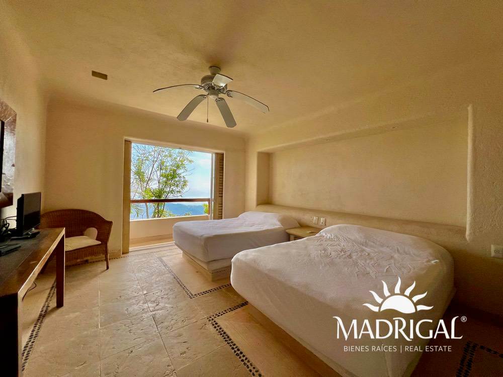 Cascada de la Cima | Exclusiva villa con techos de palapa y excelente vista a Playa Diamante