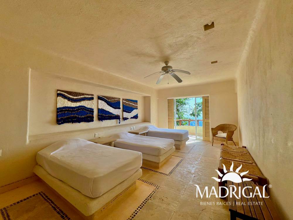 Cascada de la Cima | Exclusiva villa con techos de palapa y excelente vista a Playa Diamante