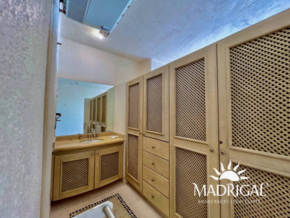 Cascada de la Cima | Exclusiva villa con techos de palapa y excelente vista a Playa Diamante