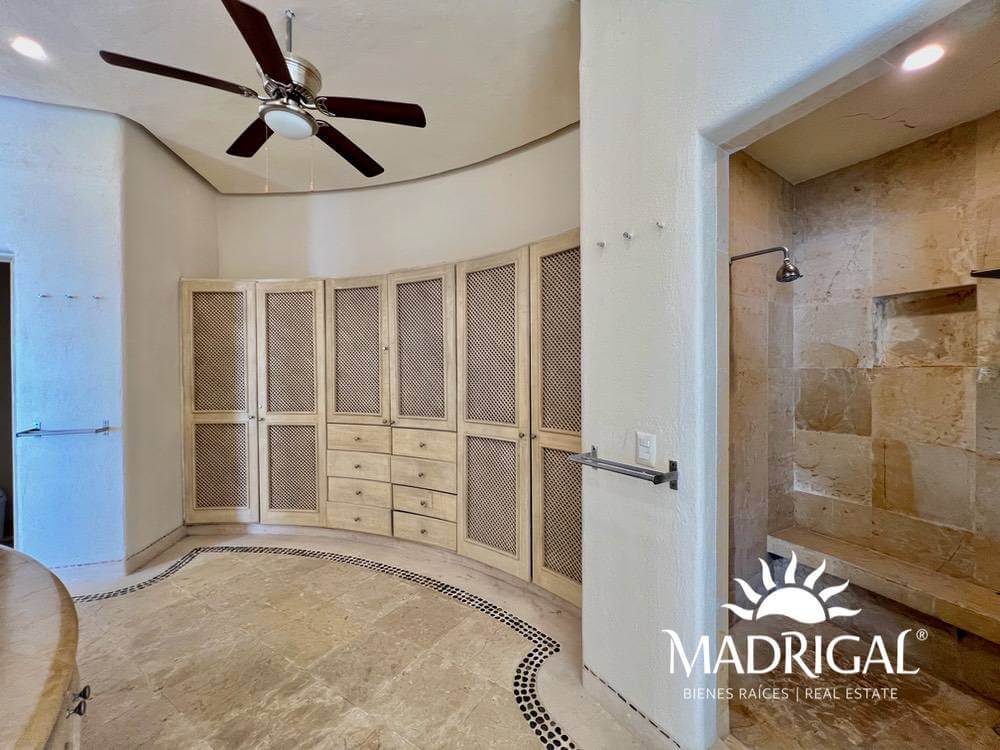 Cascada de la Cima | Exclusiva villa con techos de palapa y excelente vista a Playa Diamante