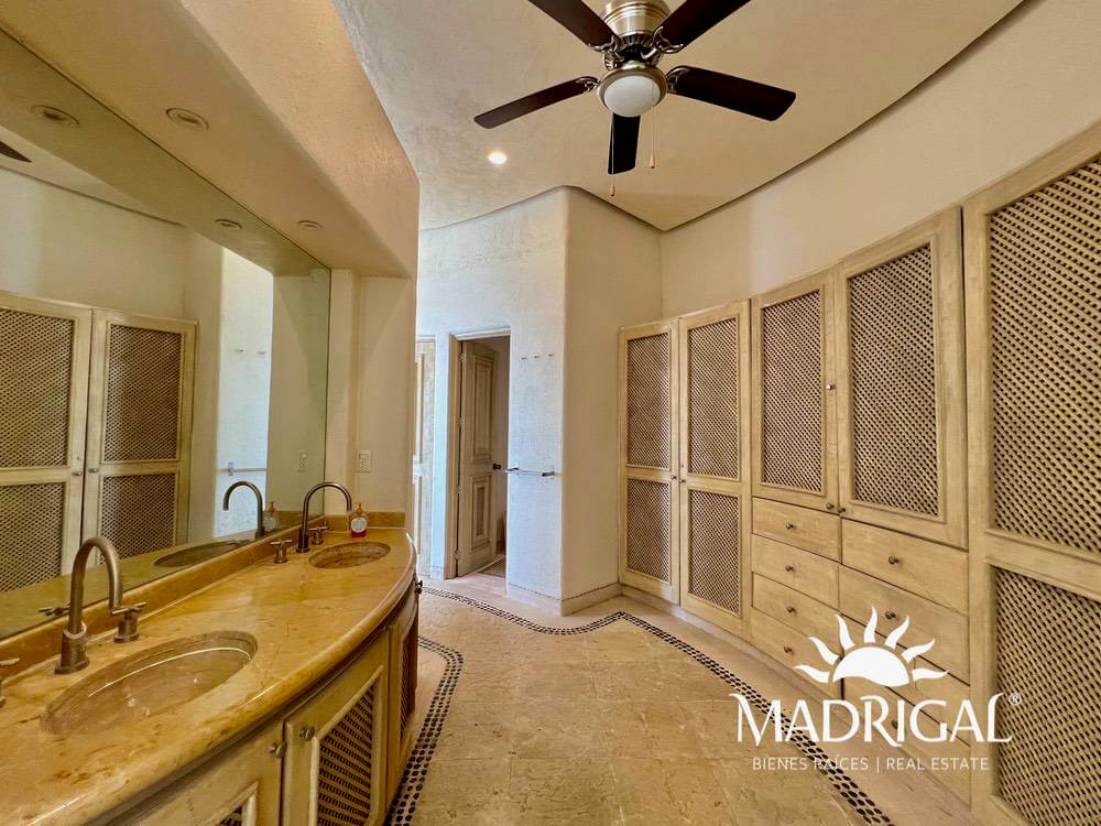 Cascada de la Cima | Exclusiva villa con techos de palapa y excelente vista a Playa Diamante