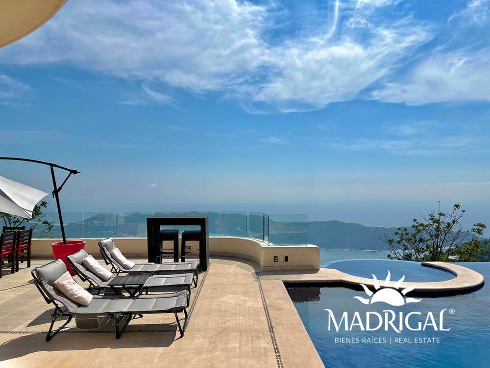 Cascada de la Cima | Exclusiva villa con techos de palapa y excelente vista a Playa Diamante