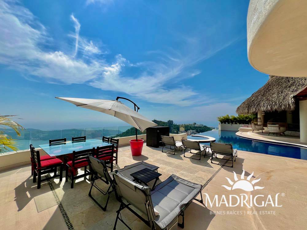 Cascada de la Cima | Exclusiva villa con techos de palapa y excelente vista a Playa Diamante