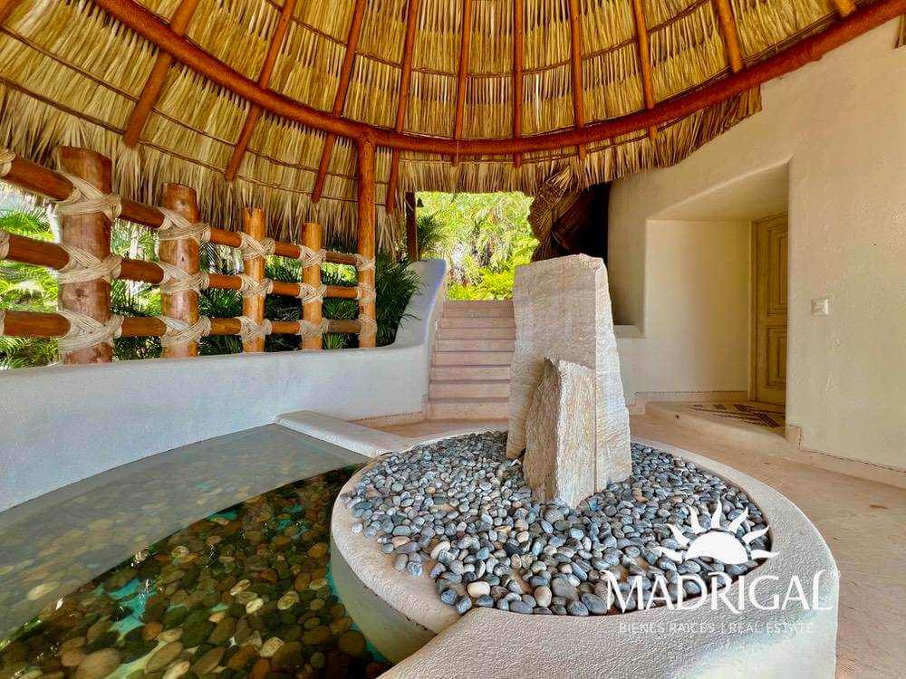 Cascada de la Cima | Exclusiva villa con techos de palapa y excelente vista a Playa Diamante