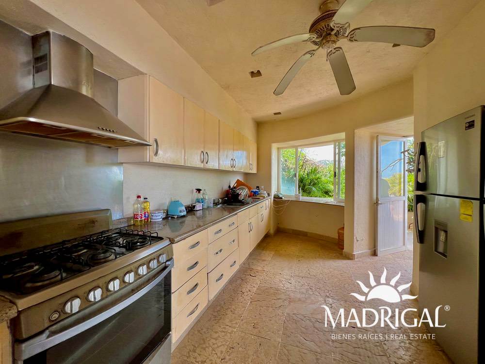 Cascada de la Cima | Exclusiva villa con techos de palapa y excelente vista a Playa Diamante