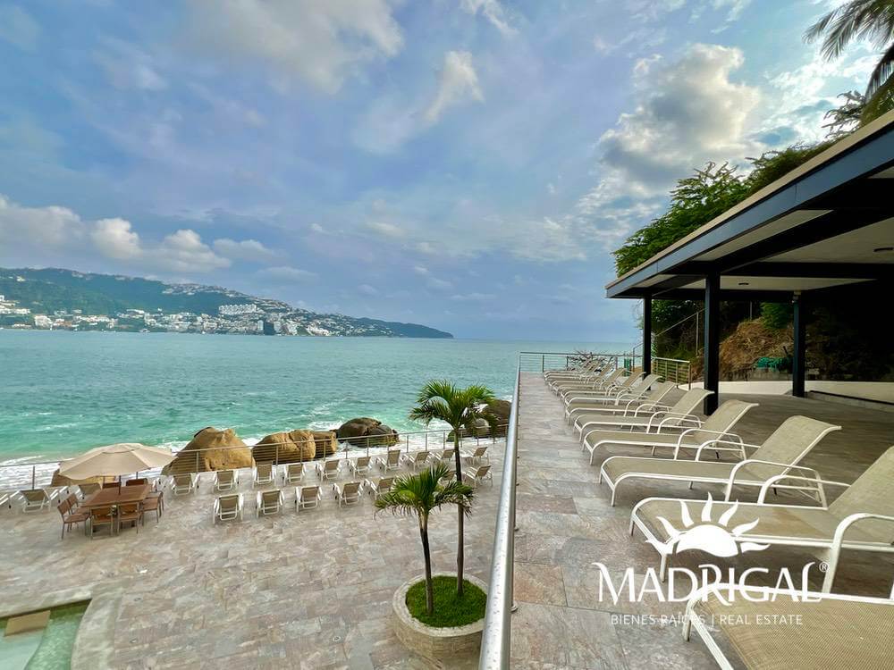 Estrella del Mar | Beachfront Penthouse for Sale on Acapulco Bay