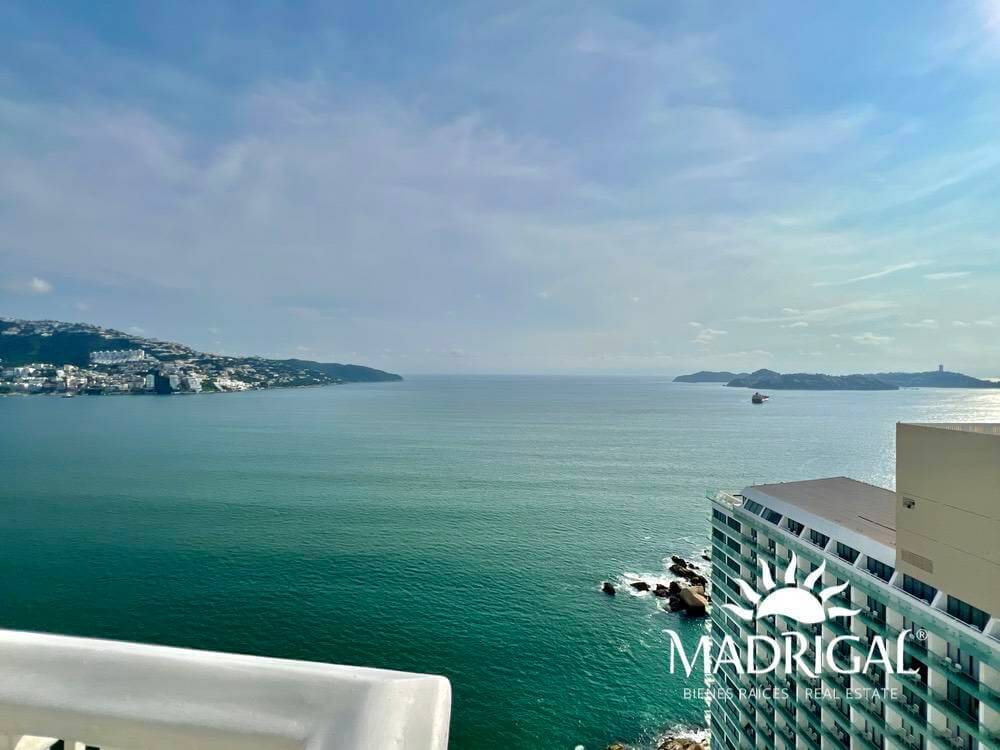 Estrella del Mar | Beachfront Penthouse for Sale on Acapulco Bay