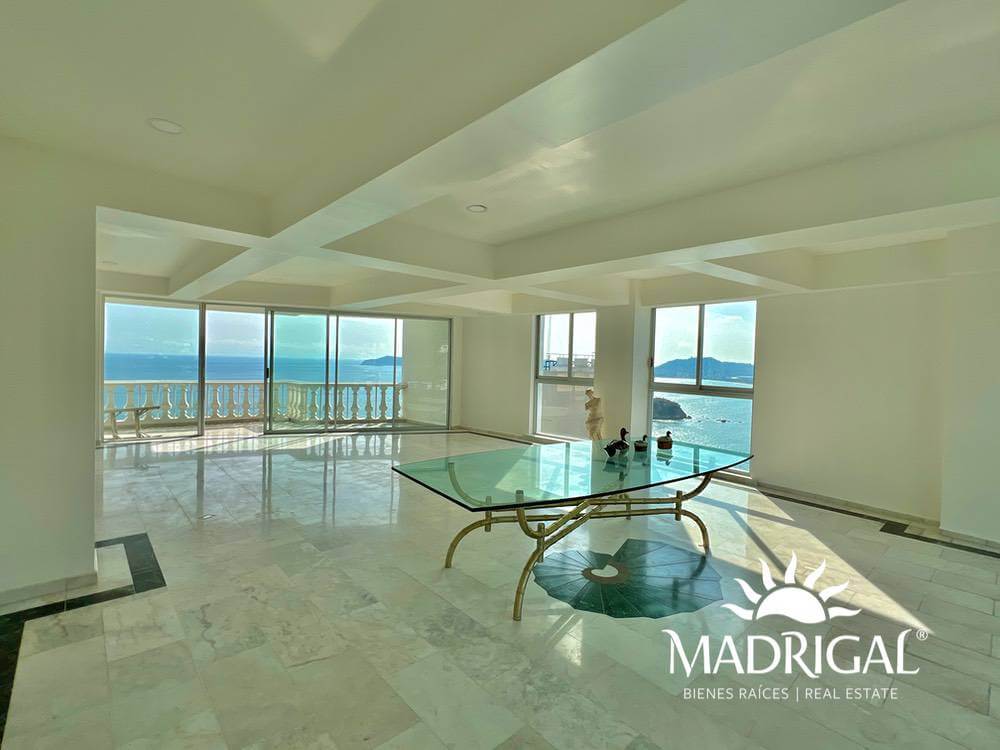 Estrella del Mar | Beachfront Penthouse for Sale on Acapulco Bay