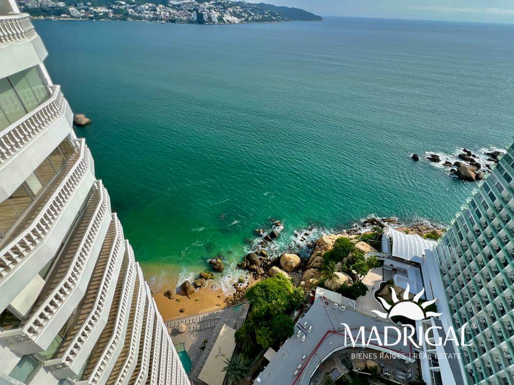 Estrella del Mar | Beachfront Penthouse for Sale on Acapulco Bay