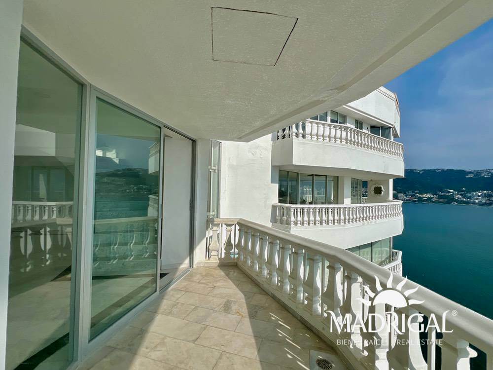 Estrella del Mar | Beachfront Penthouse for Sale on Acapulco Bay