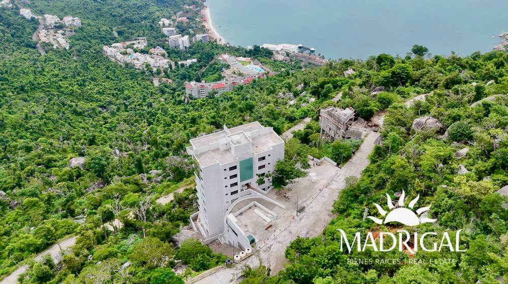 1140 m2 lot for sale in the Brisas Marques residential development in Acapulco