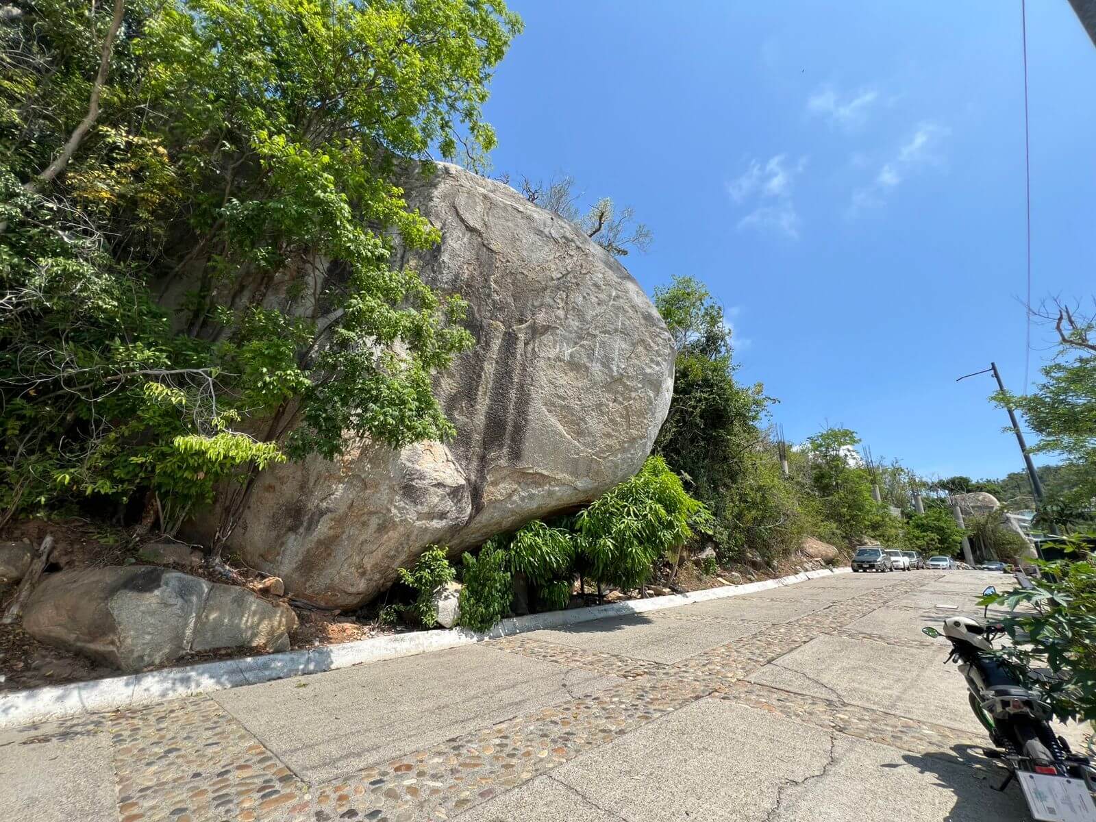 1140 m2 lot for sale in the Brisas Marques residential development in Acapulco