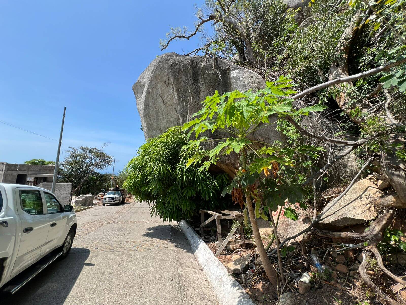 1140 m2 lot for sale in the Brisas Marques residential development in Acapulco