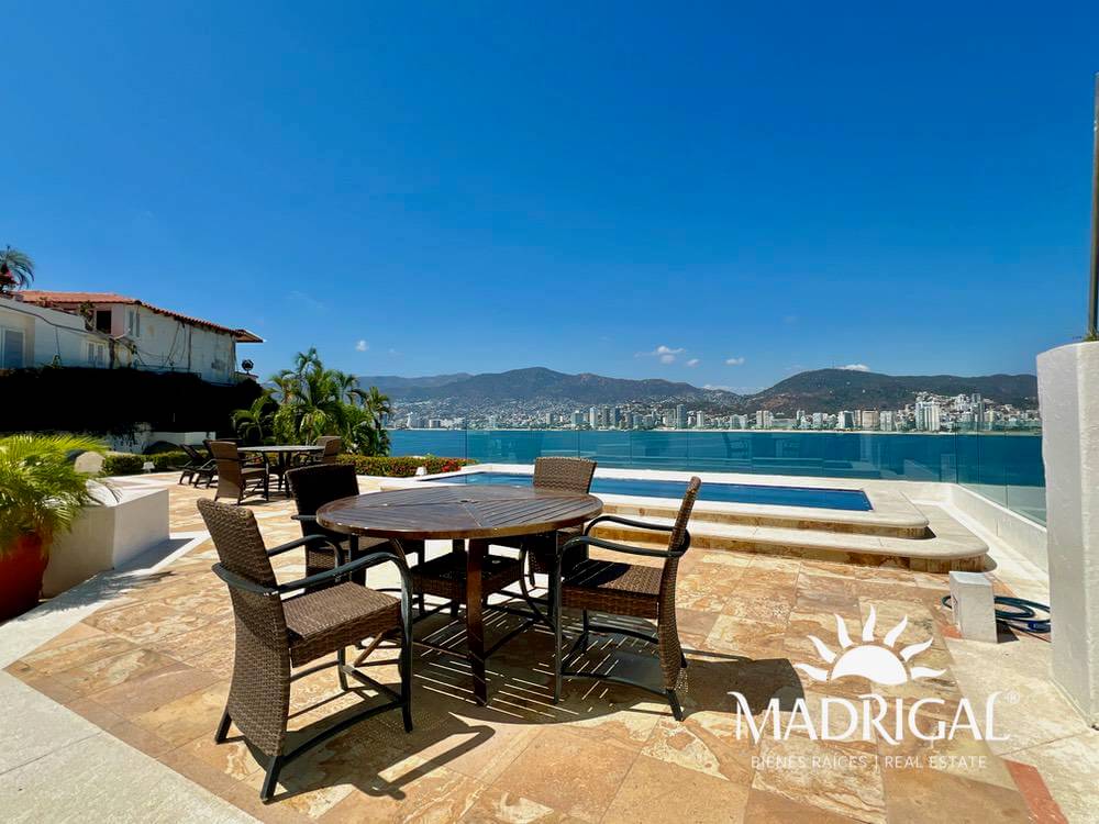 Montemar - Departamento para su reconstrucción frente al mar con muelle