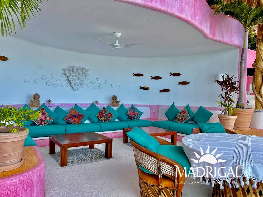 Exclusive house for sale in Marina Brisas with an additional 1000 m2 plot with a project.