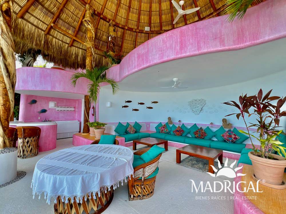 Exclusive house for sale in Marina Brisas with an additional 1000 m2 plot with a project.