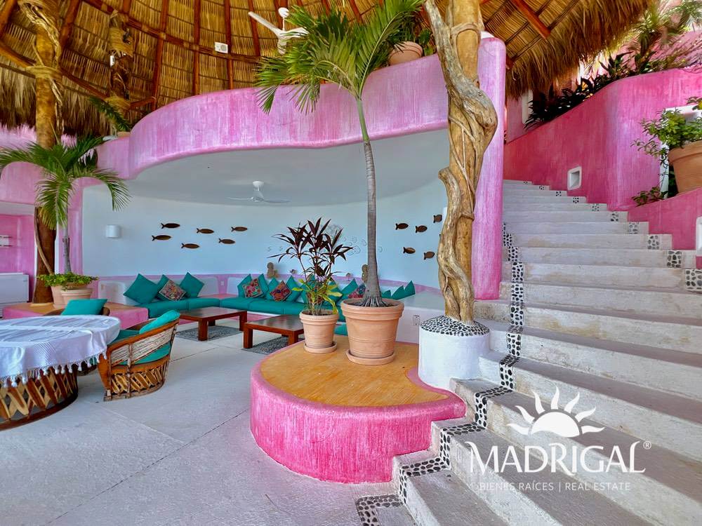 Exclusive house for sale in Marina Brisas with an additional 1000 m2 plot with a project.