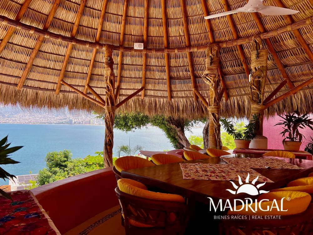 Exclusive house for sale in Marina Brisas with an additional 1000 m2 plot with a project.