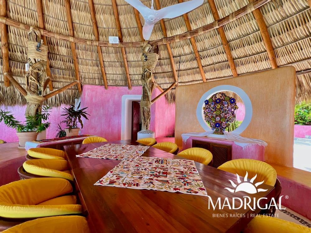 Exclusive house for sale in Marina Brisas with an additional 1000 m2 plot with a project.