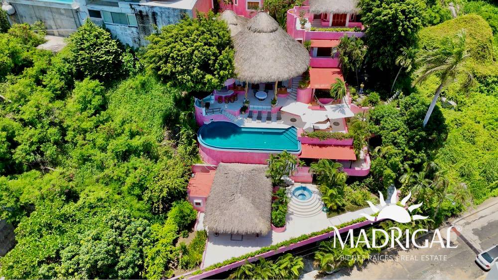 Exclusive house for sale in Marina Brisas with an additional 1000 m2 plot with a project.