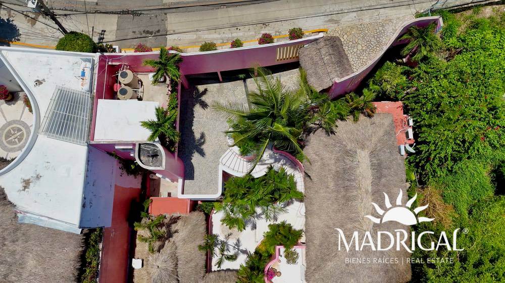 Exclusive house for sale in Marina Brisas with an additional 1000 m2 plot with a project.