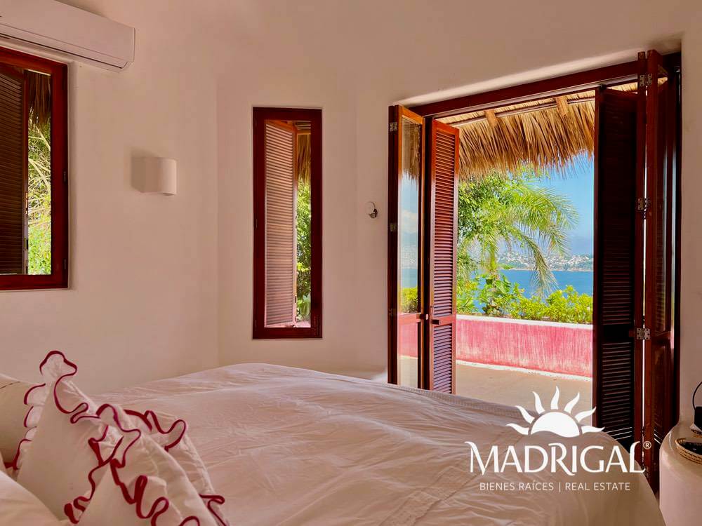 Exclusive house for sale in Marina Brisas with an additional 1000 m2 plot with a project.