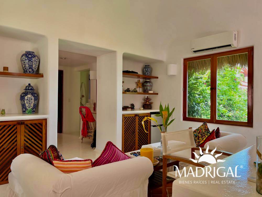 Exclusive house for sale in Marina Brisas with an additional 1000 m2 plot with a project.