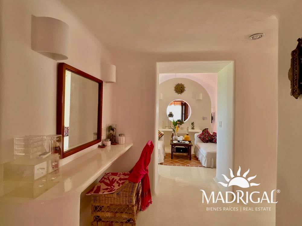 Exclusive house for sale in Marina Brisas with an additional 1000 m2 plot with a project.