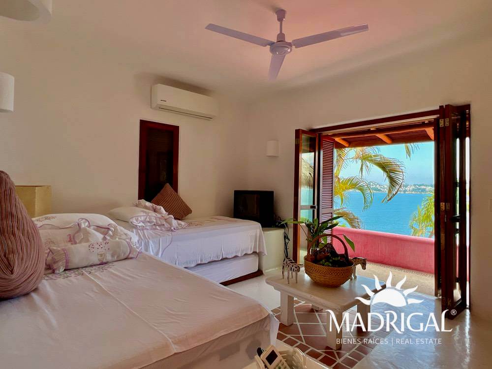 Exclusive house for sale in Marina Brisas with an additional 1000 m2 plot with a project.