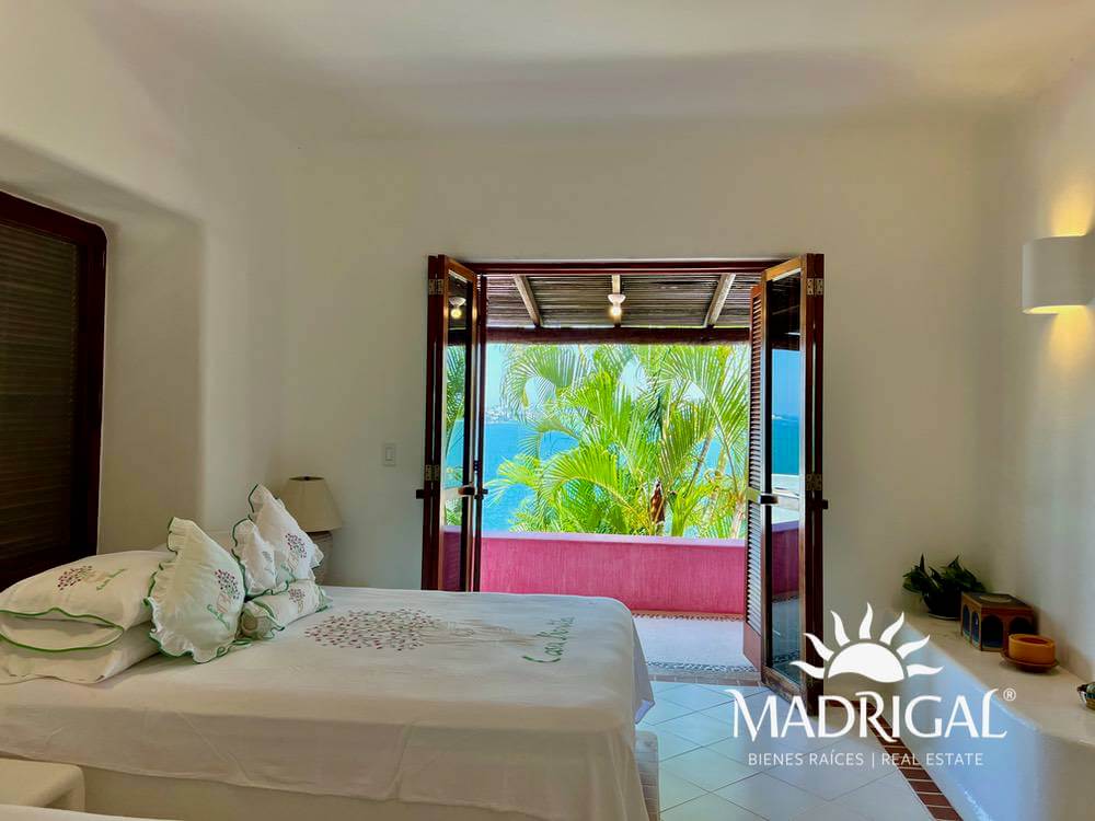 Exclusive house for sale in Marina Brisas with an additional 1000 m2 plot with a project.