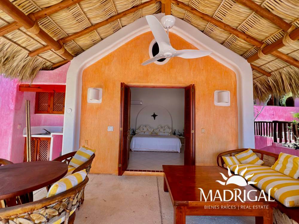 Exclusive house for sale in Marina Brisas with an additional 1000 m2 plot with a project.