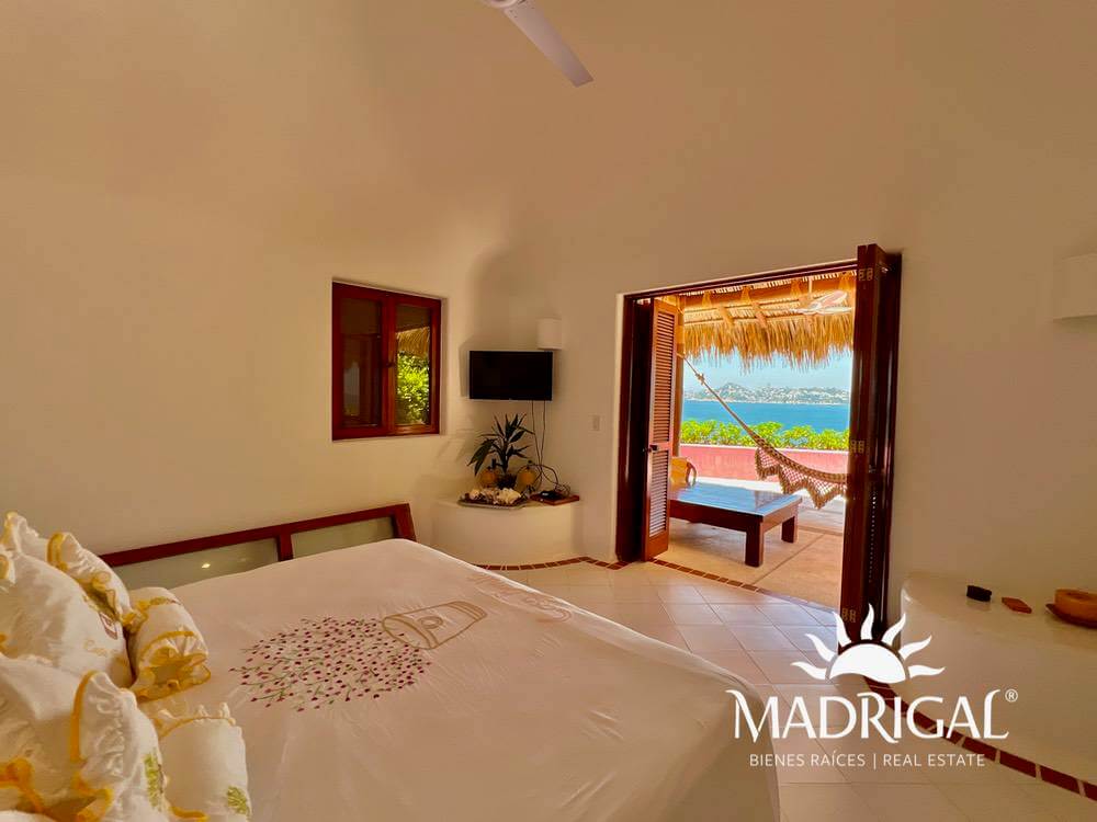 Exclusive house for sale in Marina Brisas with an additional 1000 m2 plot with a project.