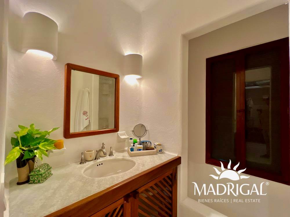 Exclusive house for sale in Marina Brisas with an additional 1000 m2 plot with a project.