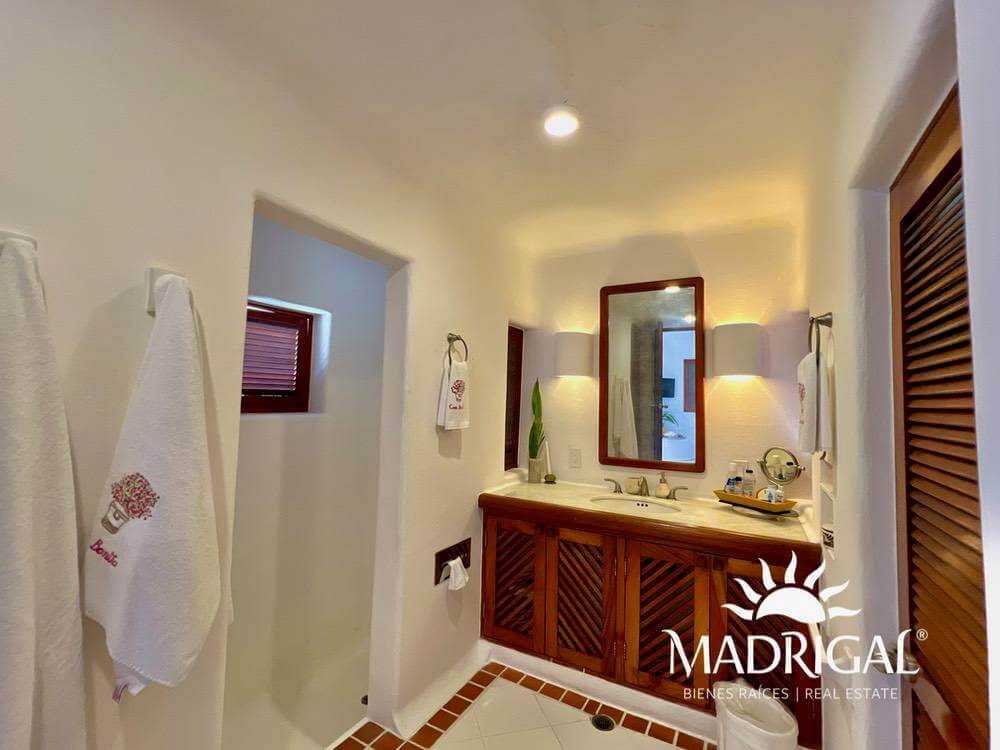 Exclusive house for sale in Marina Brisas with an additional 1000 m2 plot with a project.