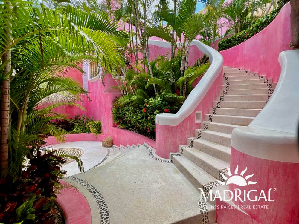 Exclusive house for sale in Marina Brisas with an additional 1000 m2 plot with a project.