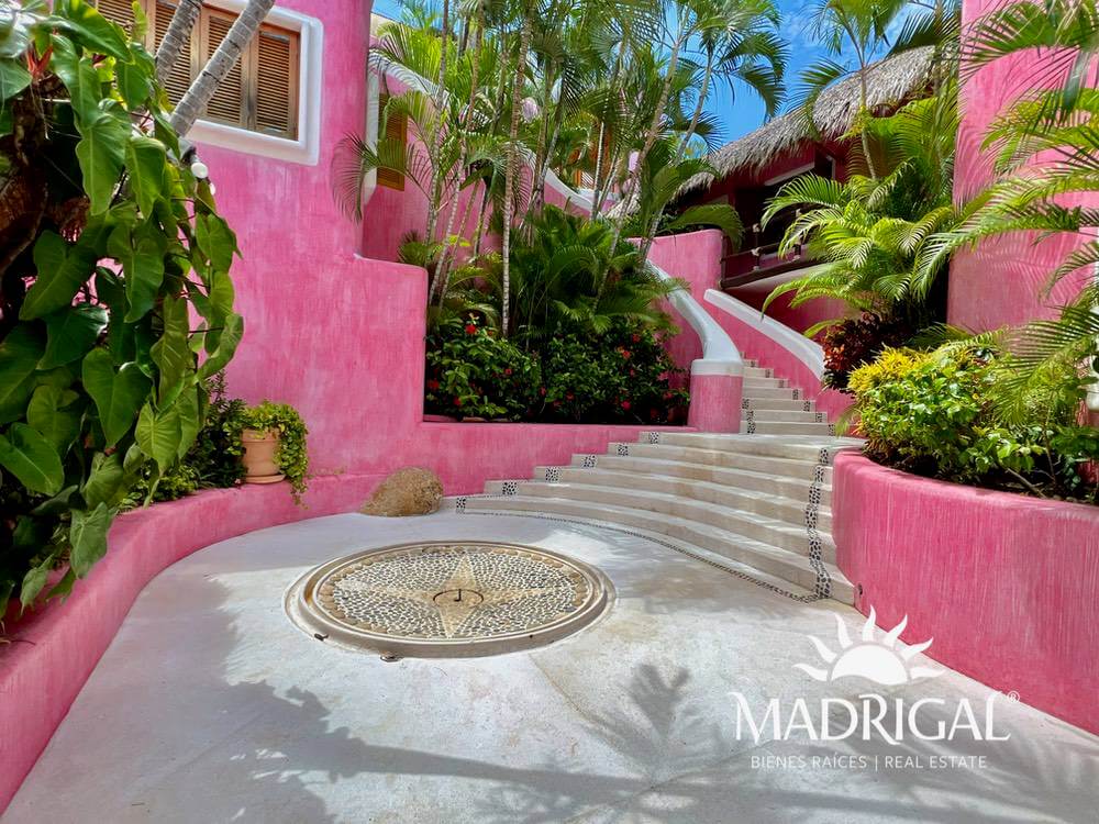 Exclusive house for sale in Marina Brisas with an additional 1000 m2 plot with a project.