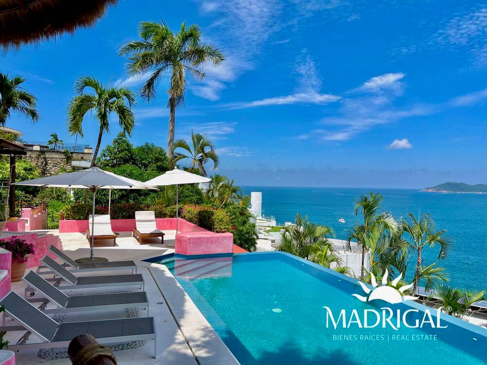 Exclusive house for sale in Marina Brisas with an additional 1000 m2 plot with a project.