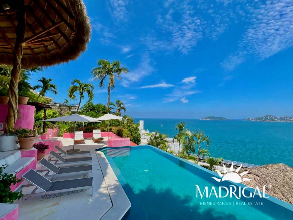 Exclusive house for sale in Marina Brisas with an additional 1000 m2 plot with a project.