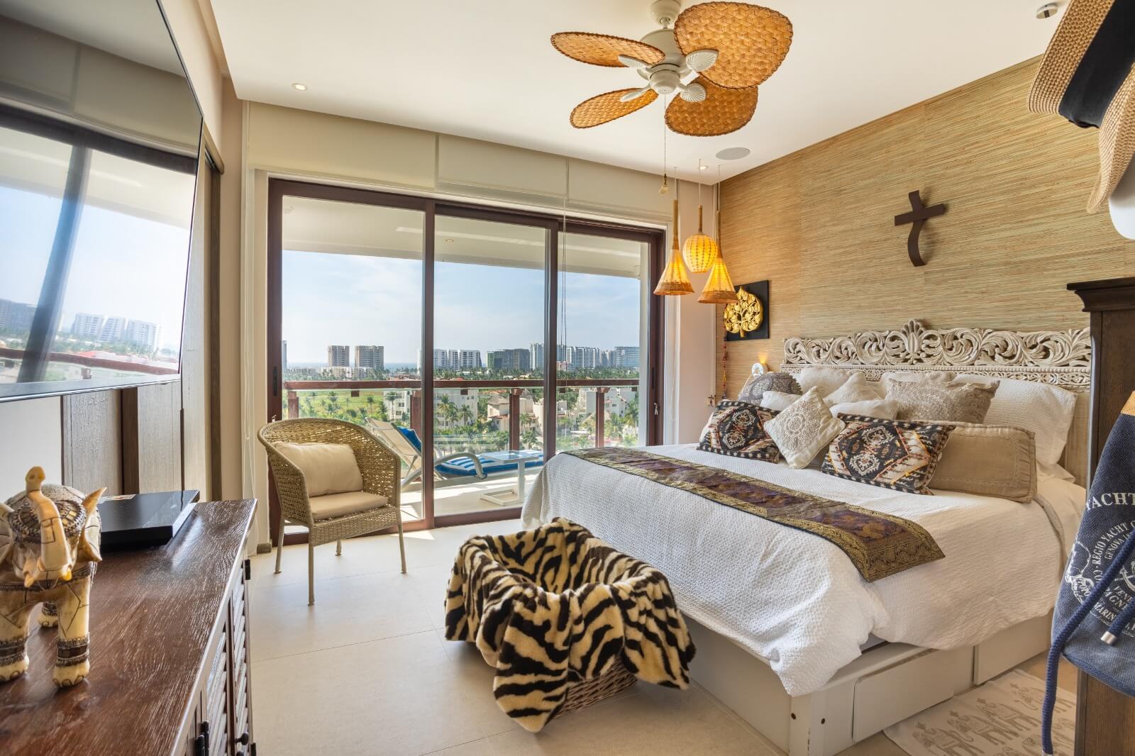 La Isla | Four-Bedroom Duplex for Sale with Beach Access