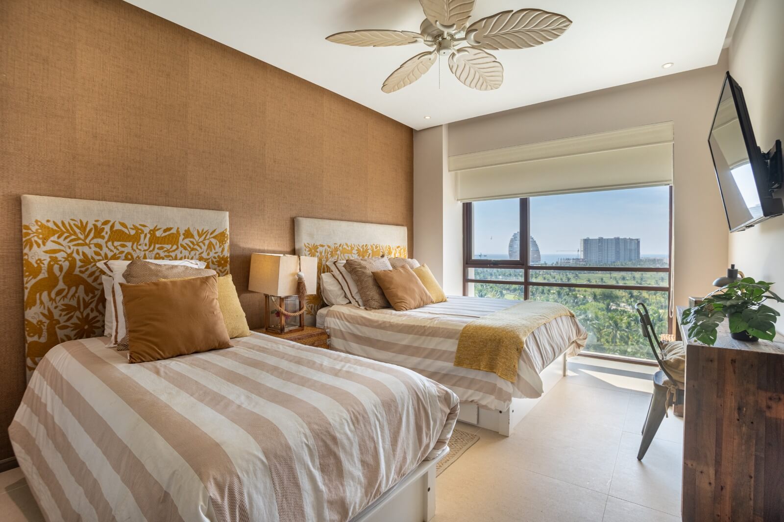 La Isla | Four-Bedroom Duplex for Sale with Beach Access